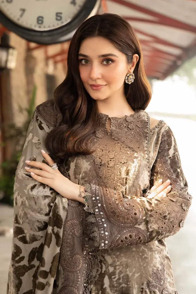 Mocha Brown Embroidered Luxury Lawn Suit (4).webp