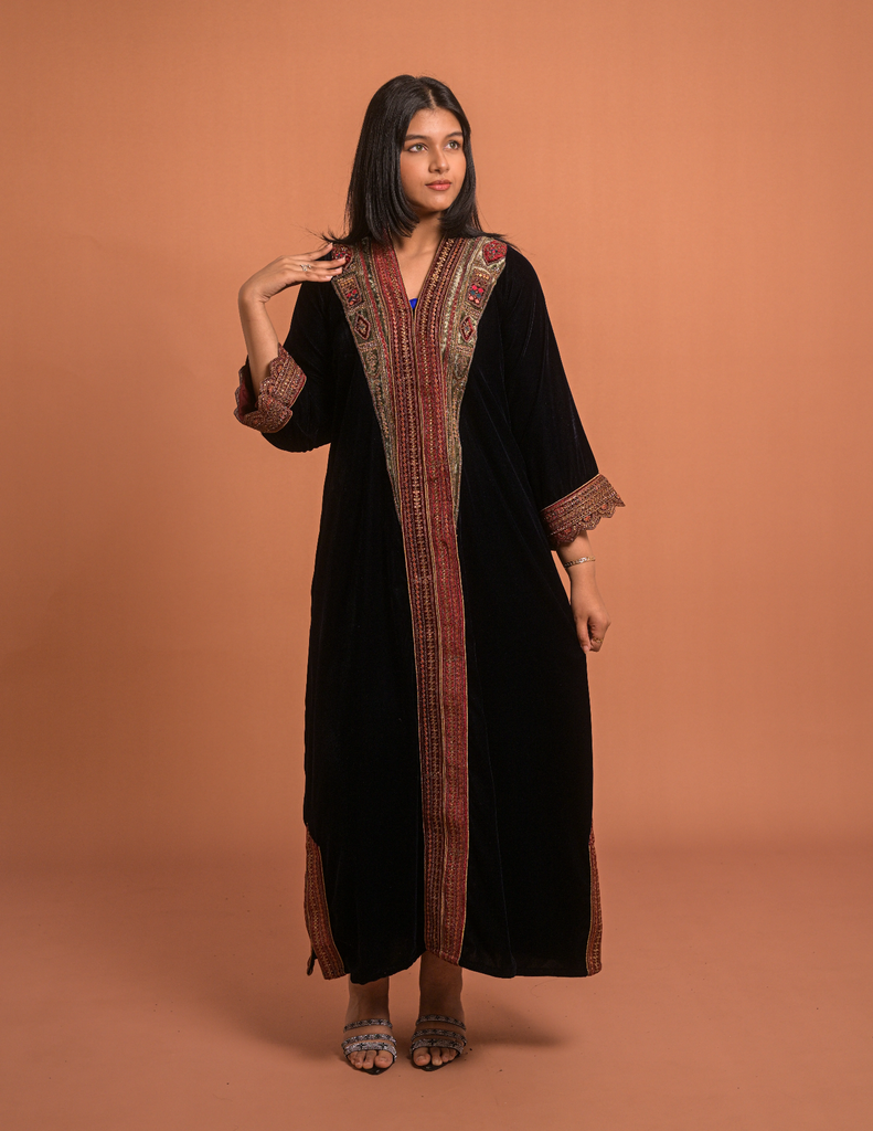 Elegant Black Velvet Jalabiya with Intricate Embroidered Detailing (XS)