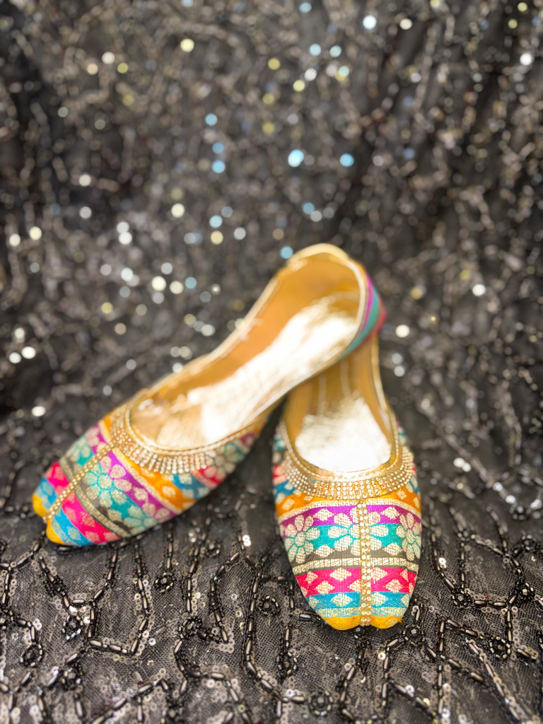 [K039] Handcrafted Festive Stripe Jutti Flats – Traditional Ethnic Slip-Ons (Multi 1, 6)