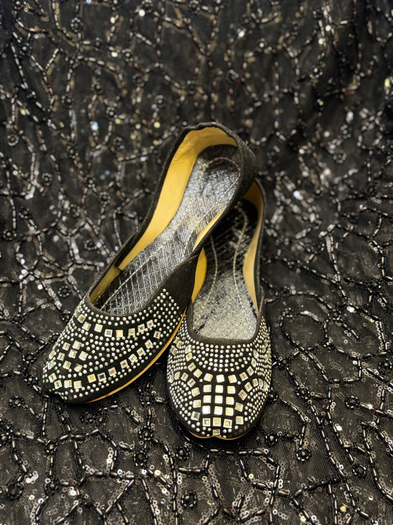 Handcrafted Mirror Embellished Jutti Khussa Mojri – Traditional Festive Ethnic Flats
