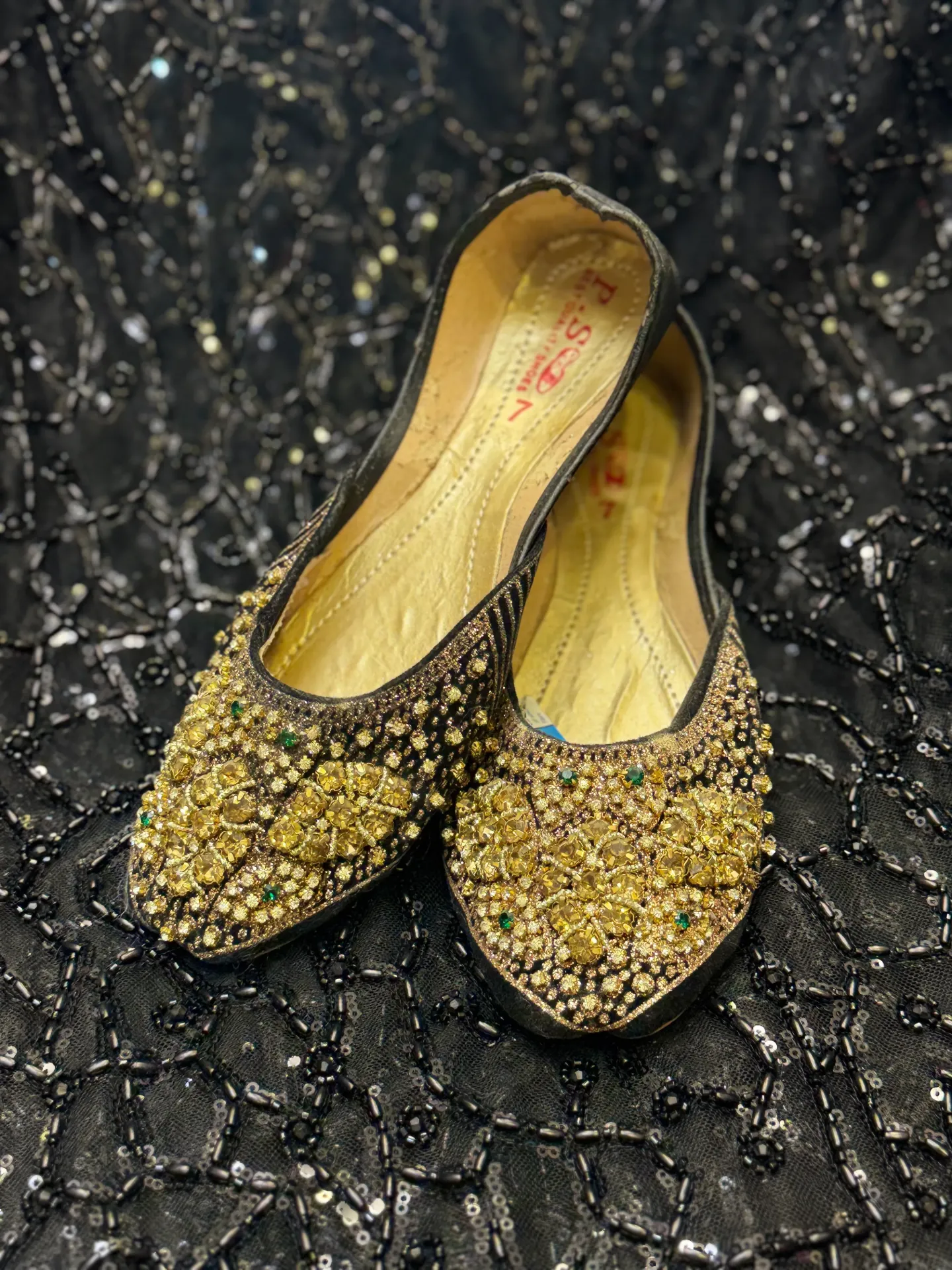 Handcrafted Embellished Jutti Khussa Mojri – Traditional Bridal & Festive Ethnic Flats